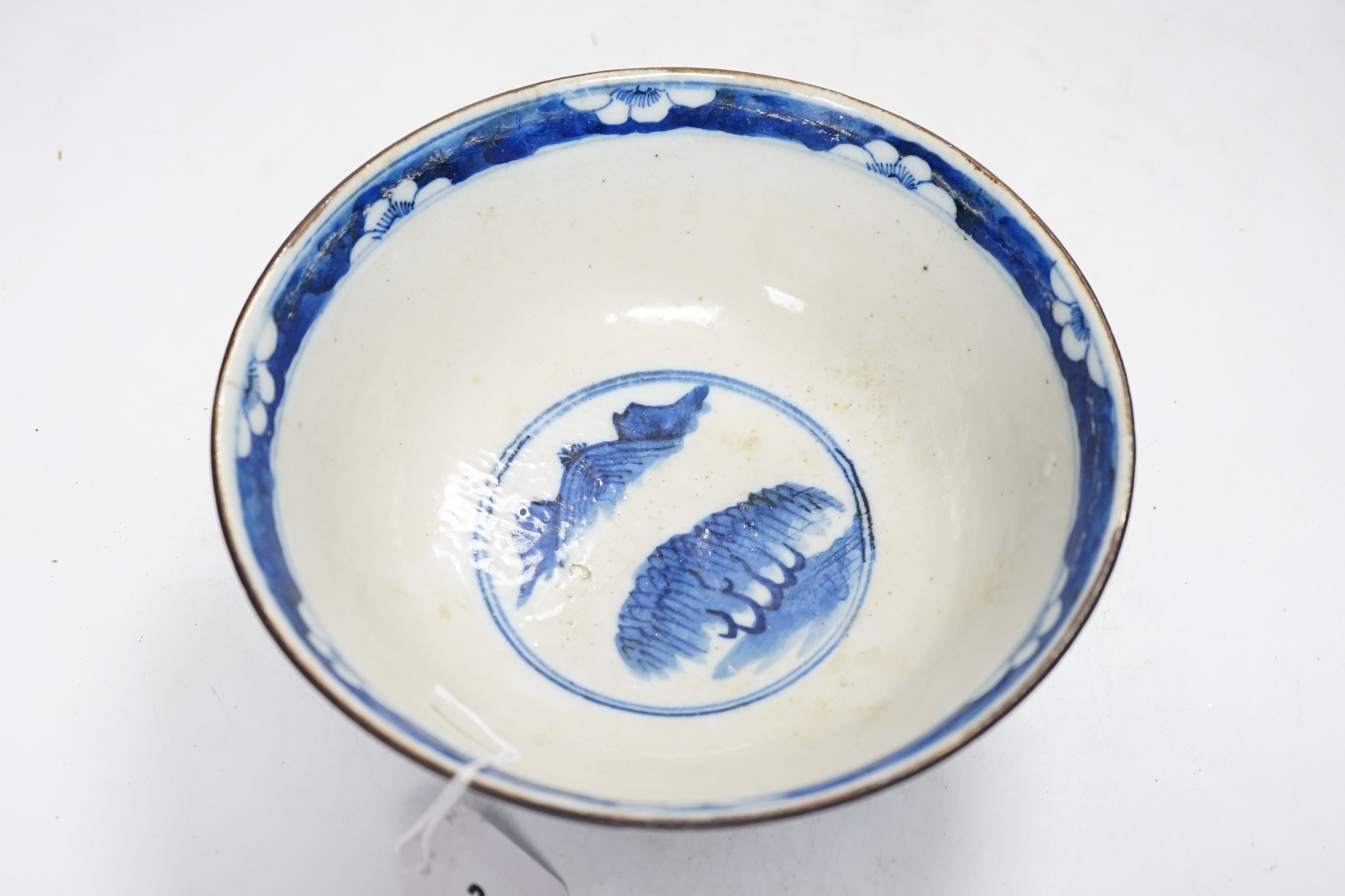 A Chinese blue and white crackle glazed bowl, early 20th century, 21cm diameter